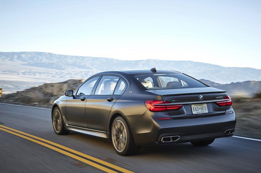  BMW M760i xDrive 2017 года  (NA) (фото 14 из 154)
